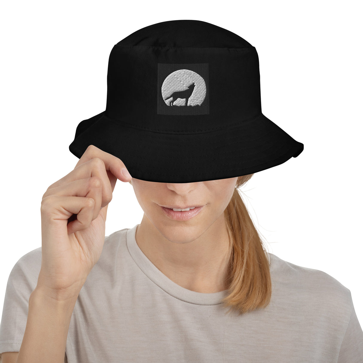 WOLF HOWL BUCKET HAT
